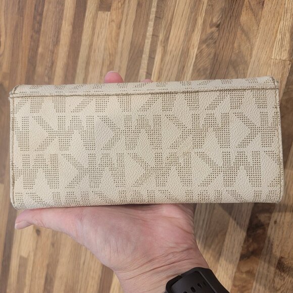 Michael Kors Fulton Carryall Women's Leather Wallet - Picture 5 of 16